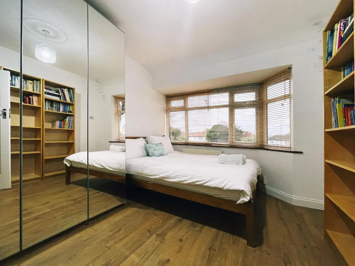 Penny'S Place In Grove Park Eltham Apartment